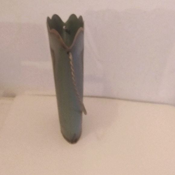 Decorative metal hanging wall pocket - Picture 5 of 5